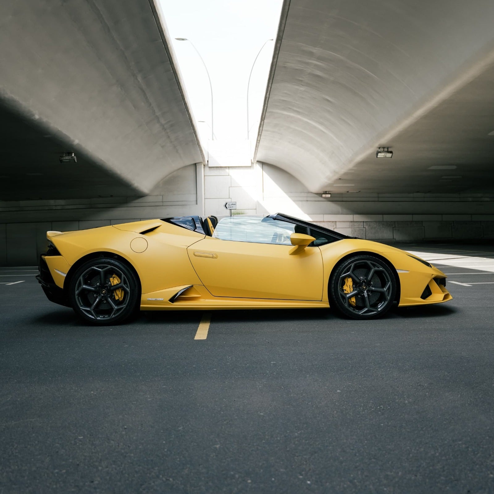 Lamborghini Huracan Evo Spyder Side View