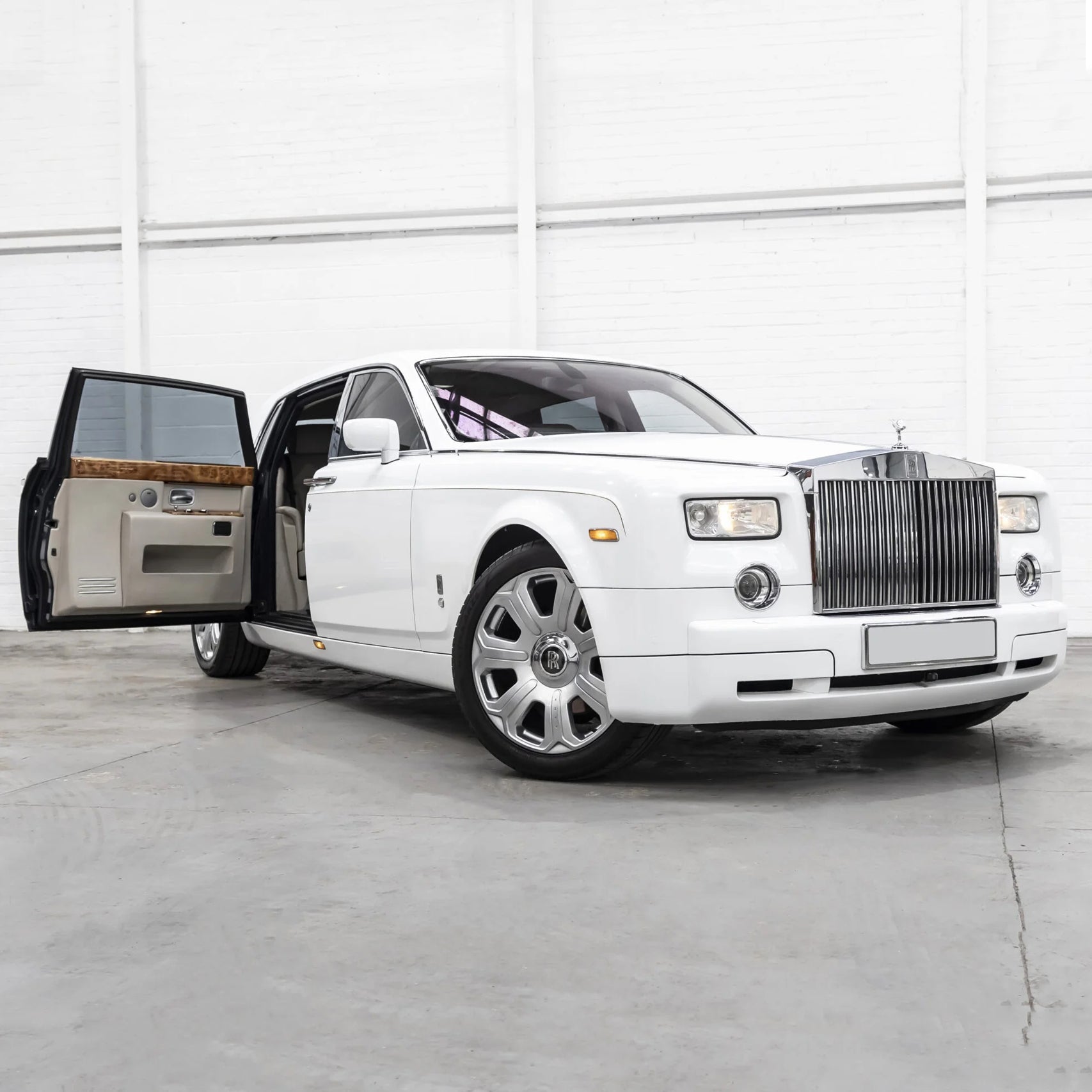 Rolls-Royce Phantom EWB Front Side View