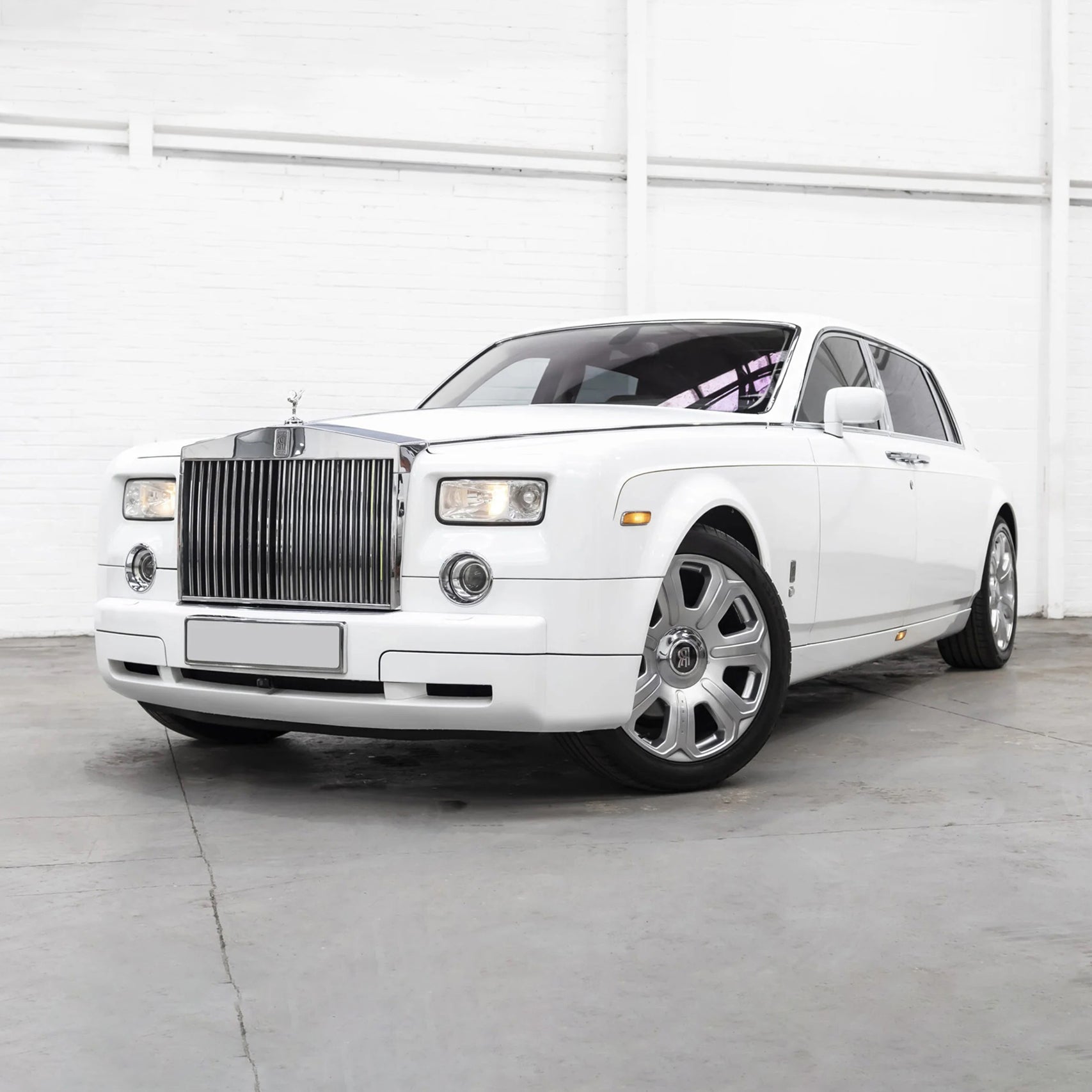 White Rolls-Royce Phantom EWB 