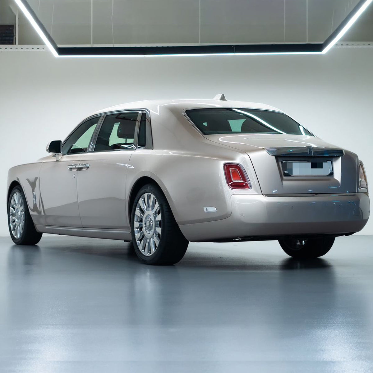  Rolls-Royce Phantom SWB Back Side View
