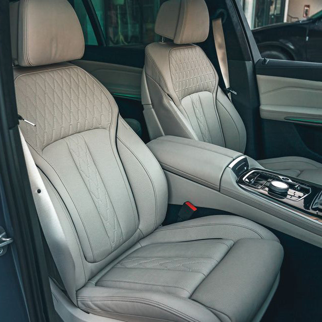 Salon BMW X7 40i — peredniye sidenya-dubai-rental