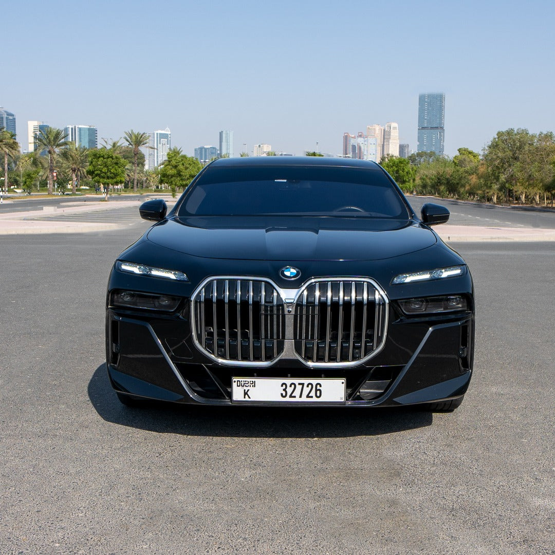 arenda-bmw-7-series-peredniy-vid-dubai-rental
