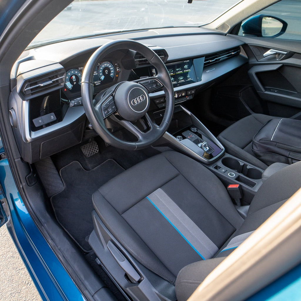 audi-a3-rulevoe-upravlenie-dubai-rental