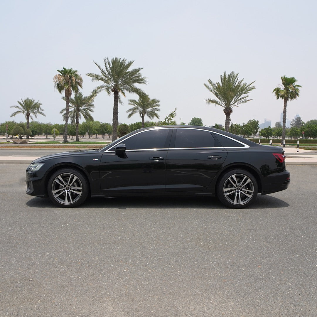 audi-a6-bokovoy-vid-dubai-rental