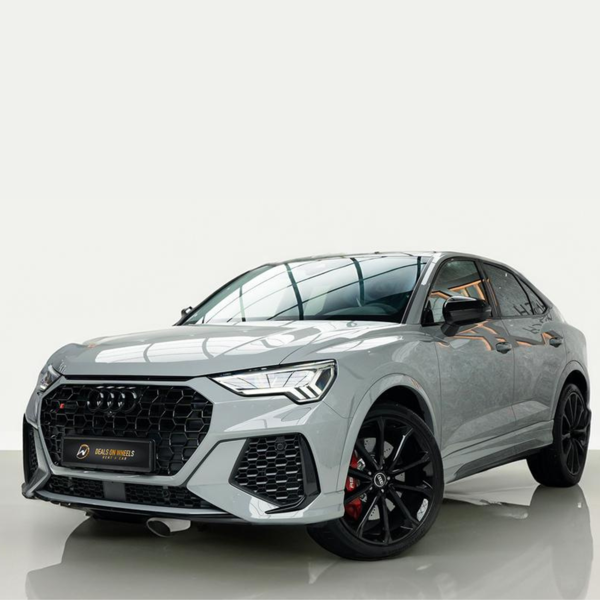 audi-rs-q3-na-ulitsah-dubaya-rental