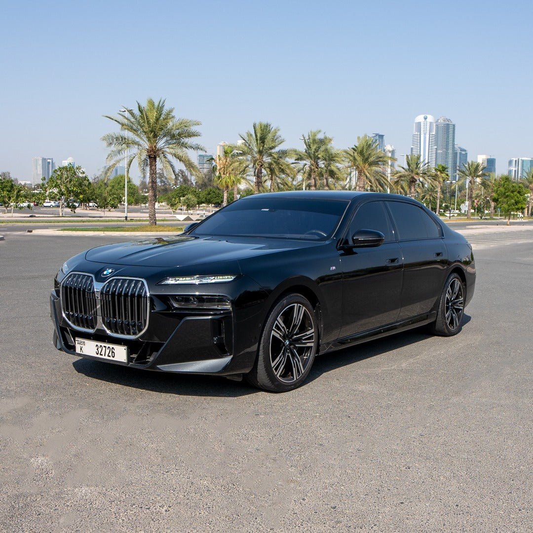 bmw-7-series-na-ulitsah-dubaya-rental
