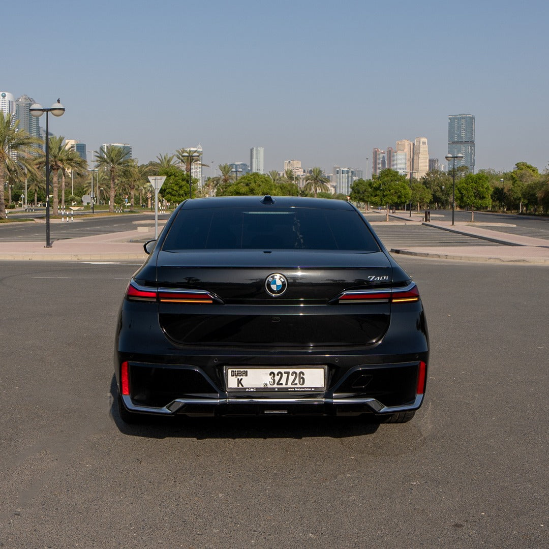 bmw-7-series-zadniy-vid-dubai-rental