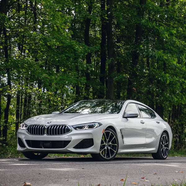 bmw-840i-na-ulice-dubai-rental