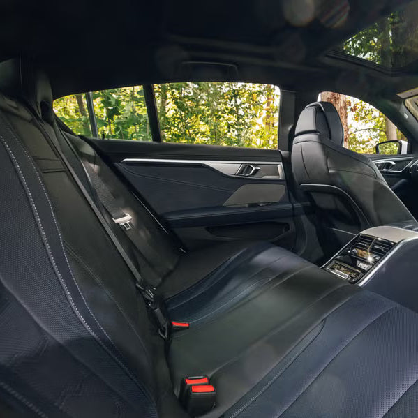 bmw-840i-zadnie-sidenya-dubai-rental