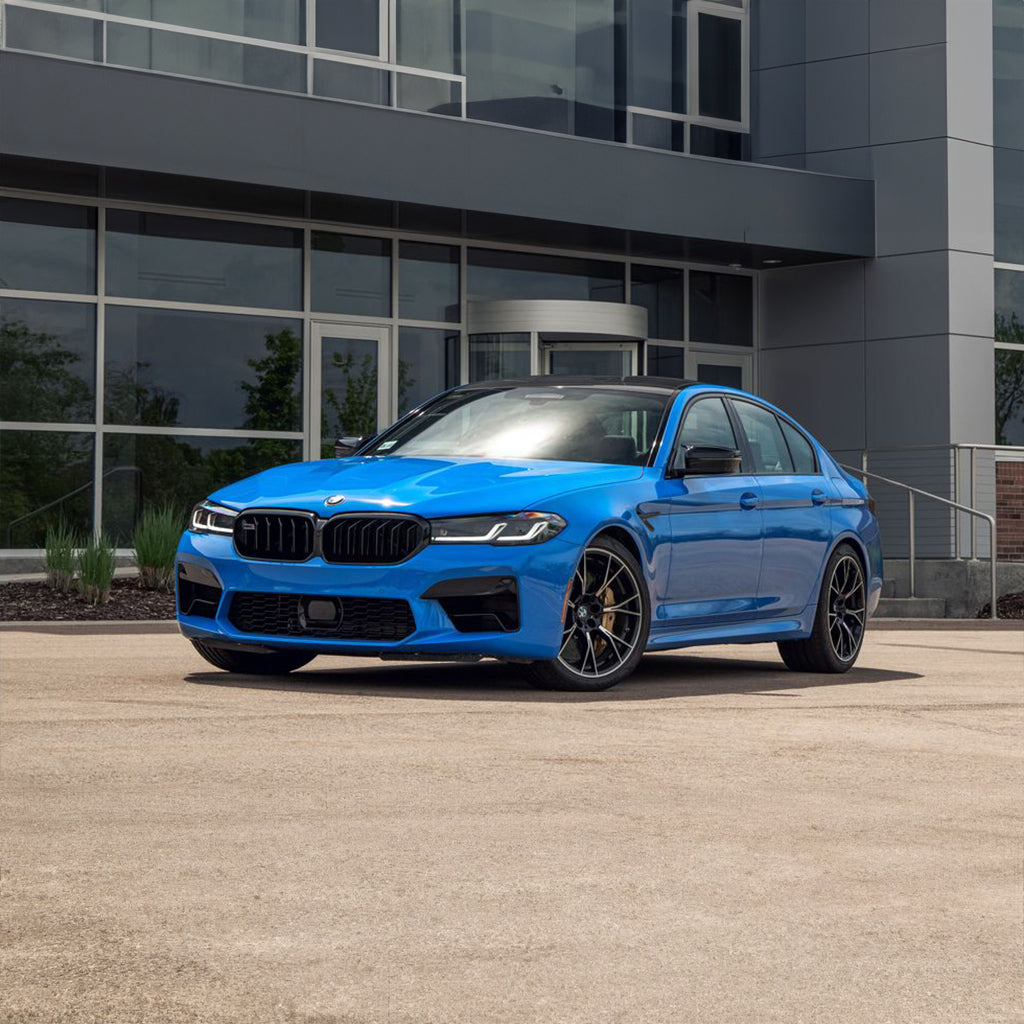 bmw-m5-competition-na-dorogah-dubaya-rental
