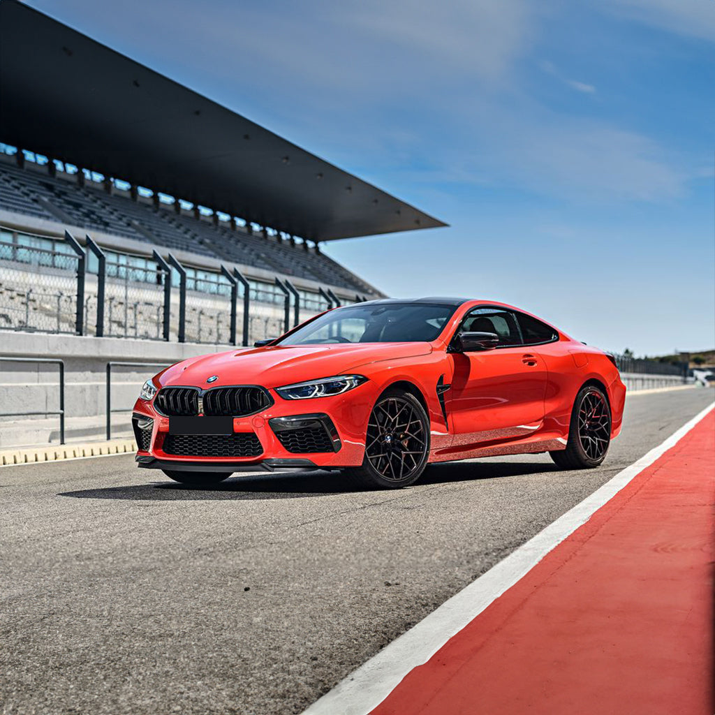 bmw-m8-competition-na-dorogah-dubaya-rental