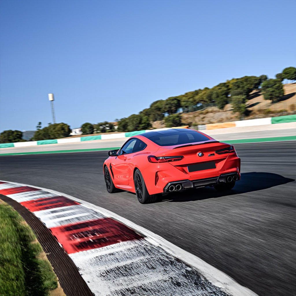 bmw-m8-competition-zadniy-vid-dubai-rental