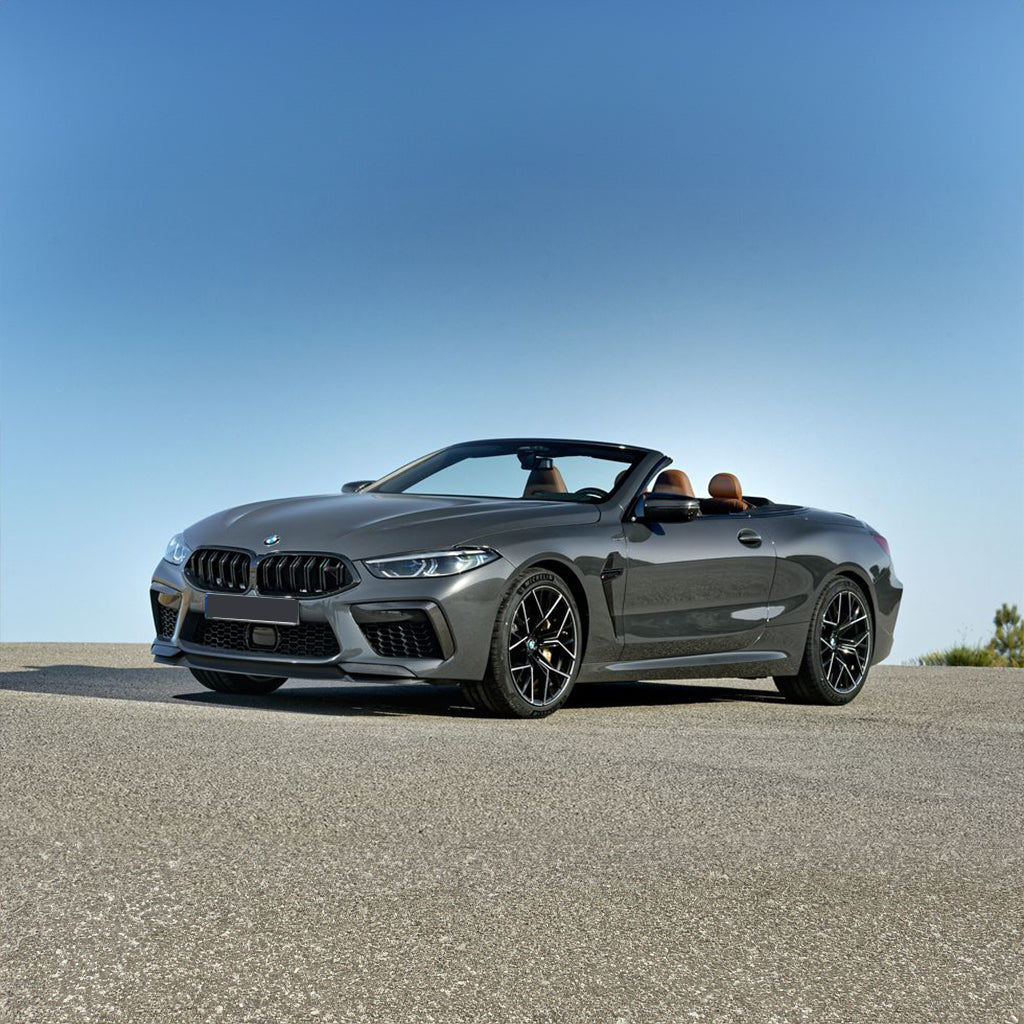 bmw-m8-convertible-na-ulitsah-dubaya-rental