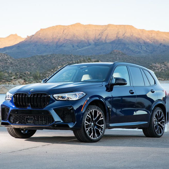 bmw-x5m-na-ulitsah-dubaya-rental