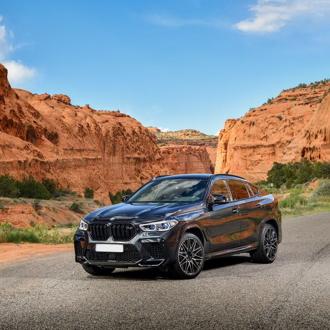 bmw-x6m-na-ulitsah-dubaya-rental