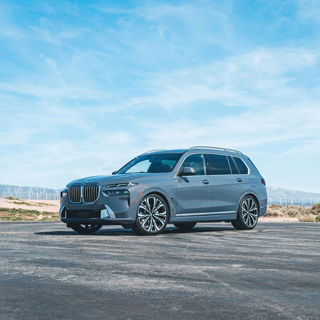 bmw-x7-40i-na-ulitsah-dubaya-rental