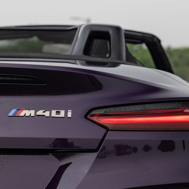 bmw-z4-m40i-logotip-dubai-rental