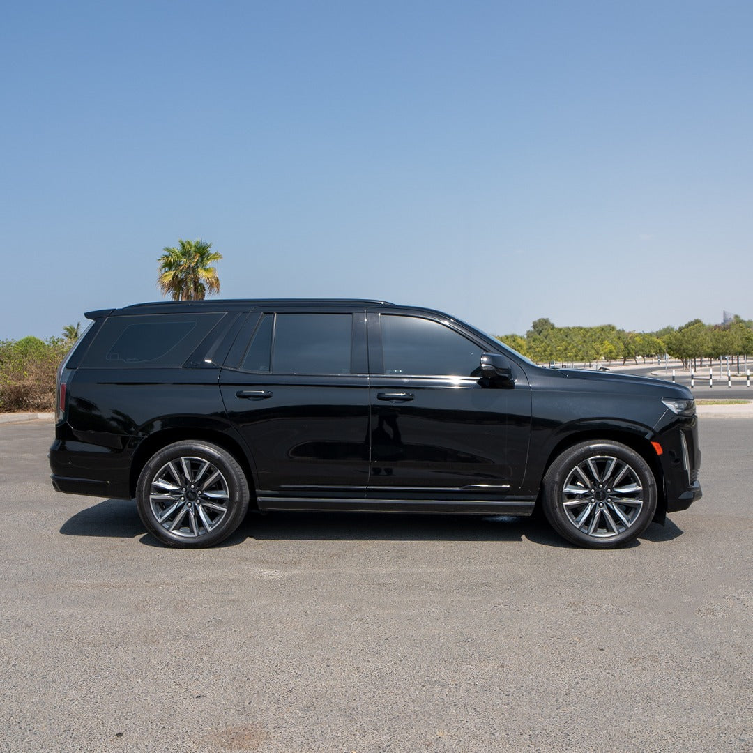 cadillac-escalade-bokovoy-vid-dubai-rental