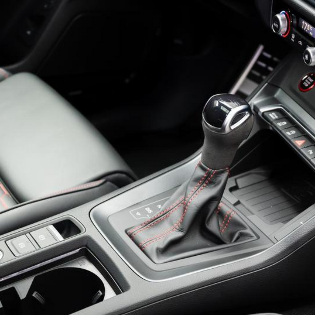 detali-interera-audi-rs-q3-dubai-rental