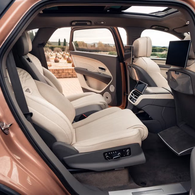 detali-interera-bentley-bentayga-dubai-rental