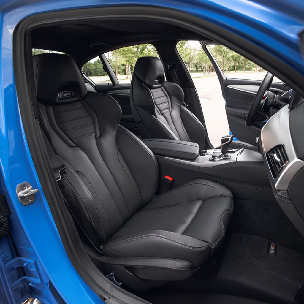 detali-interera-bmw-m5-competition-dubai-rental
