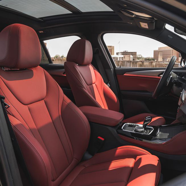 detali-interera-bmw-x4-dubai-rental