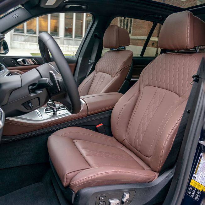 detali-interera-bmw-x5-dubai-rental