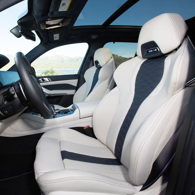 detali-interera-bmw-x5m-dubai-rental