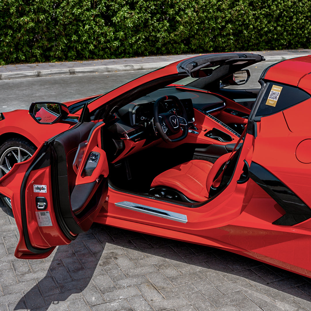 detali-interera-chevrolet-corvette-dubai-rental