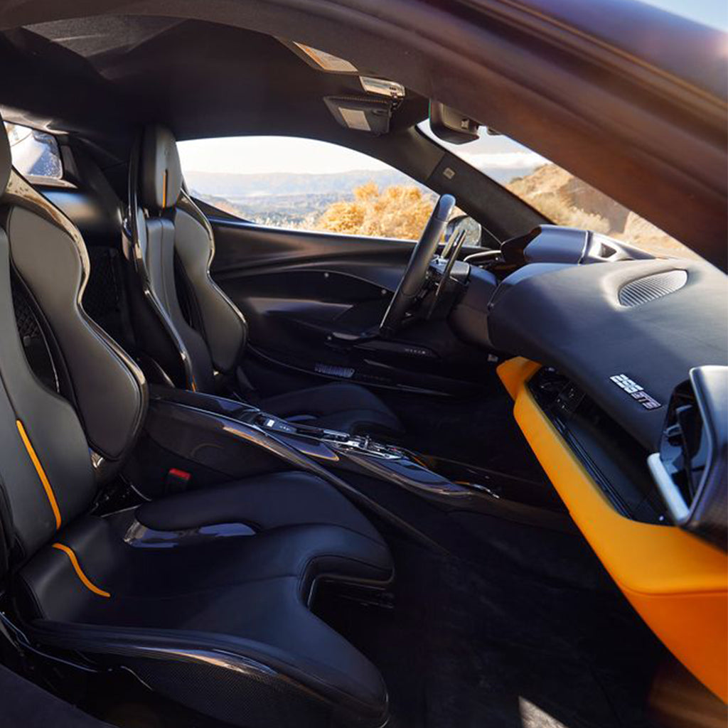 detali-interera-ferrari-296-gtb-dubai-rental