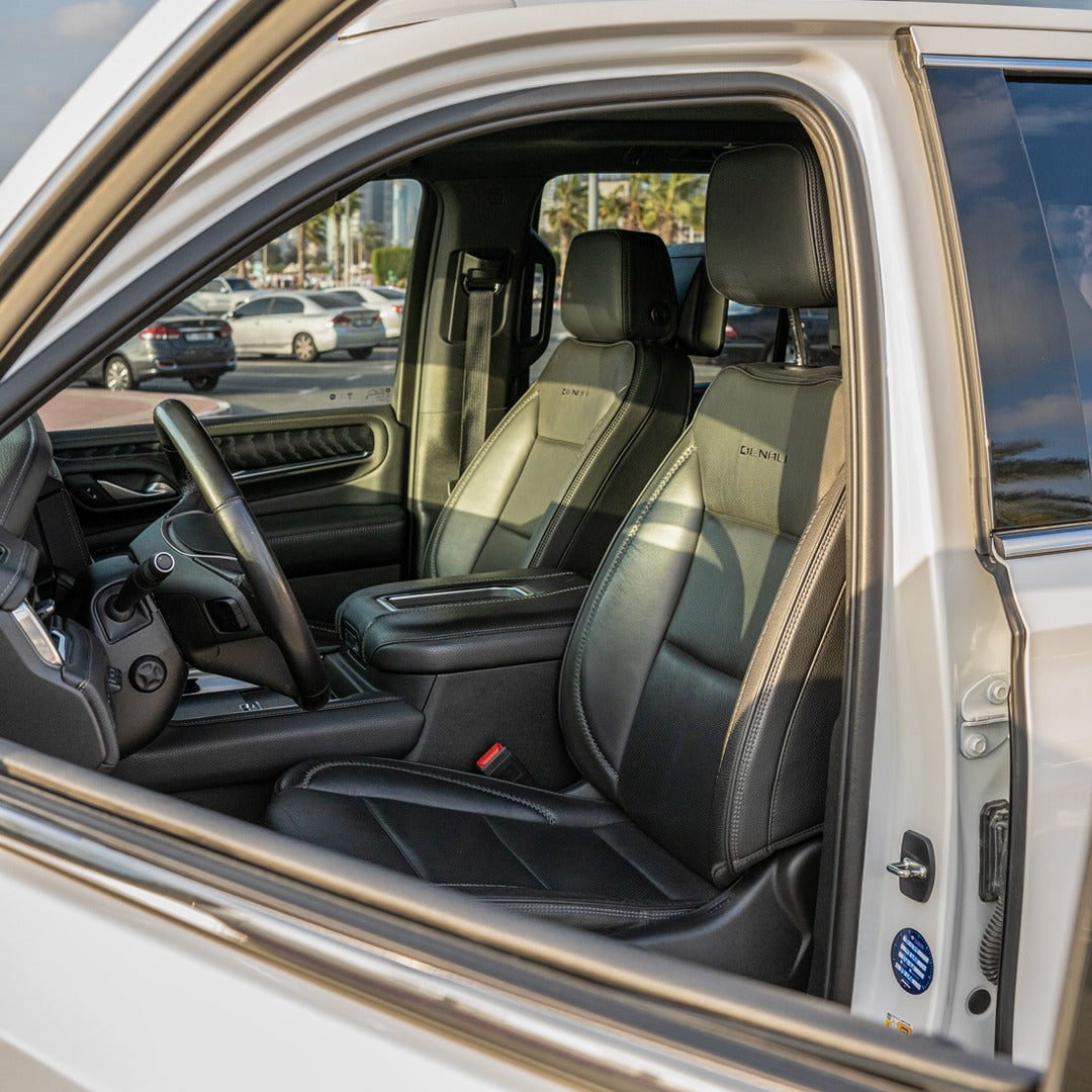 detali-interera-gmc-yukon-denali-dubai-rental