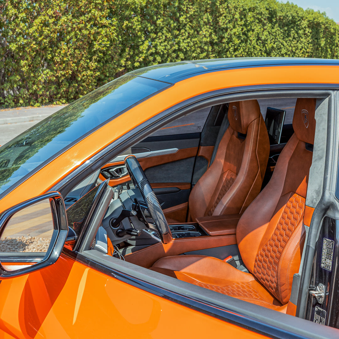 detali-interera-lamborghini-urus-dubai-rental