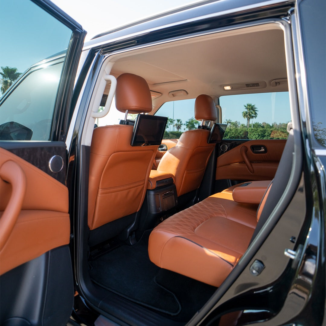 detali-interera-nissan-patrol-dubai-rental