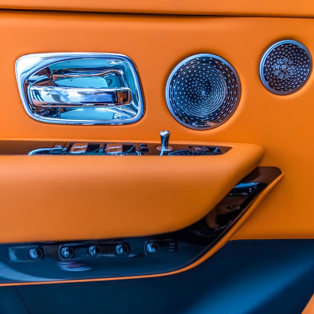 detali-interera-rolls-royce-cullinan-dubai-rental