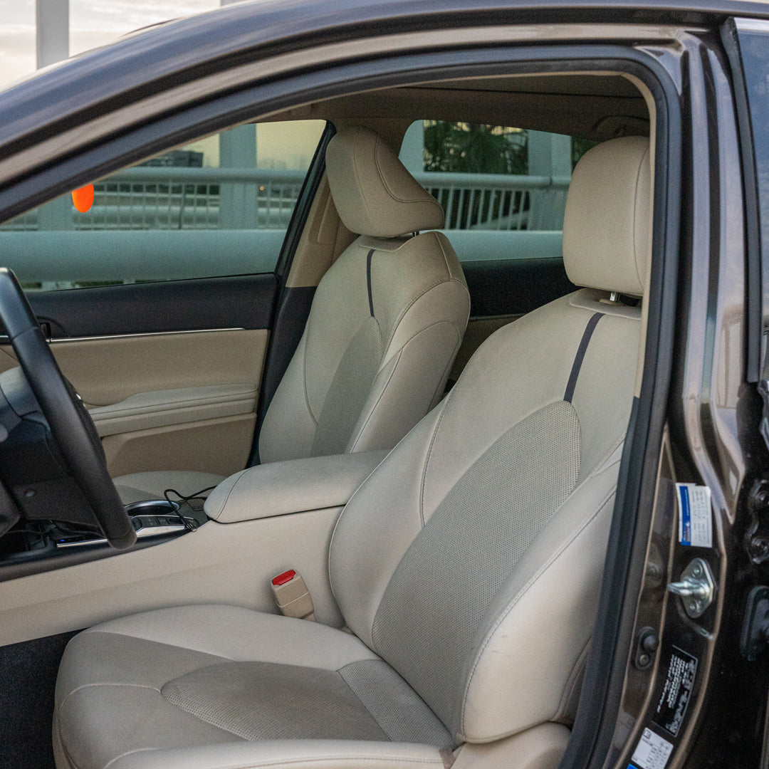 detali-interera-toyota-camry-dubai-rental