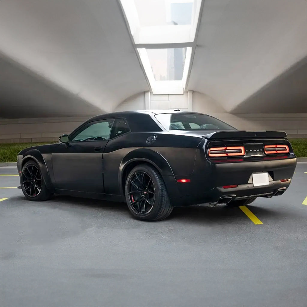 dodge-challenger-zadniy-vid-dubai-rental