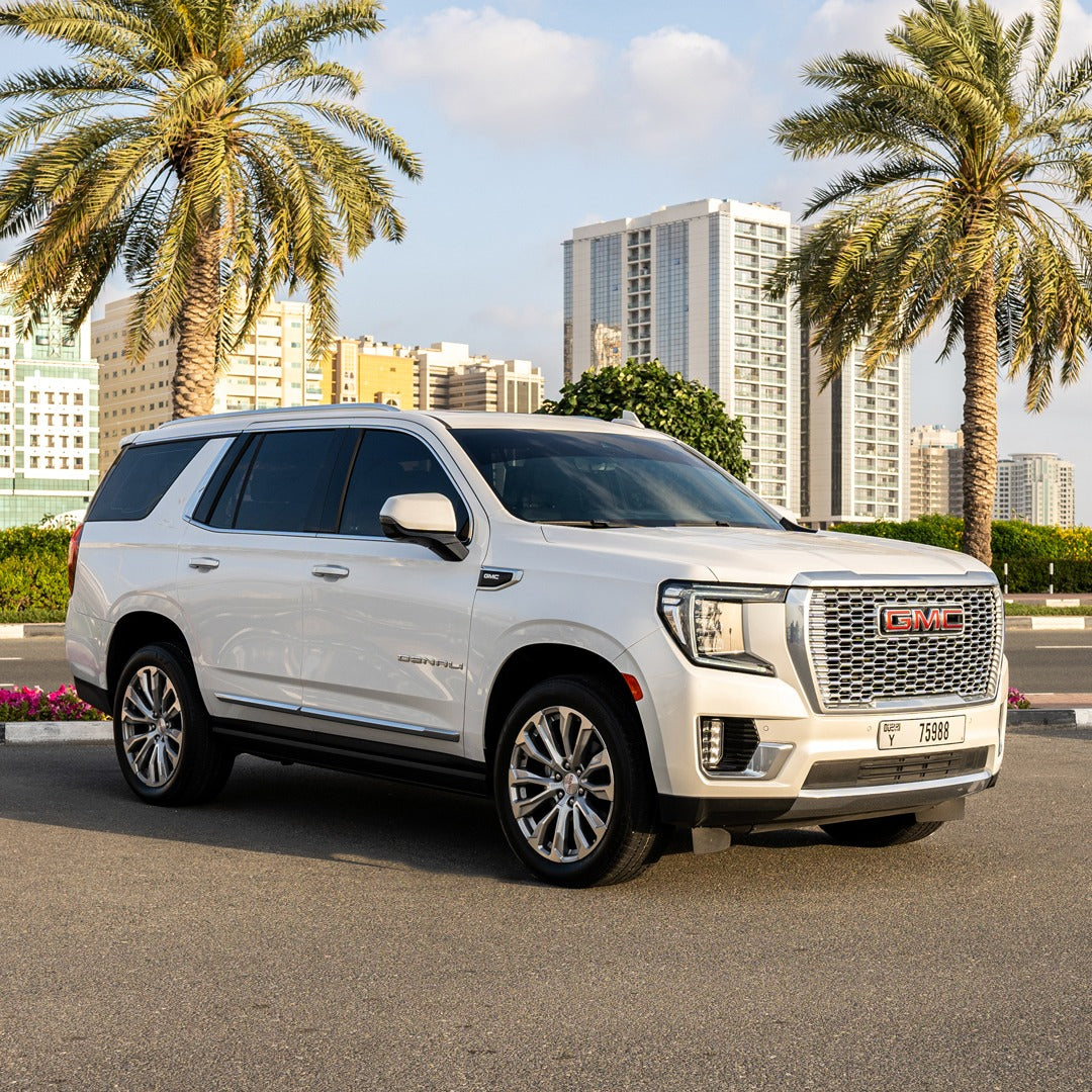 gmc-yukon-denali-bokovoy-vid-dubai-rental