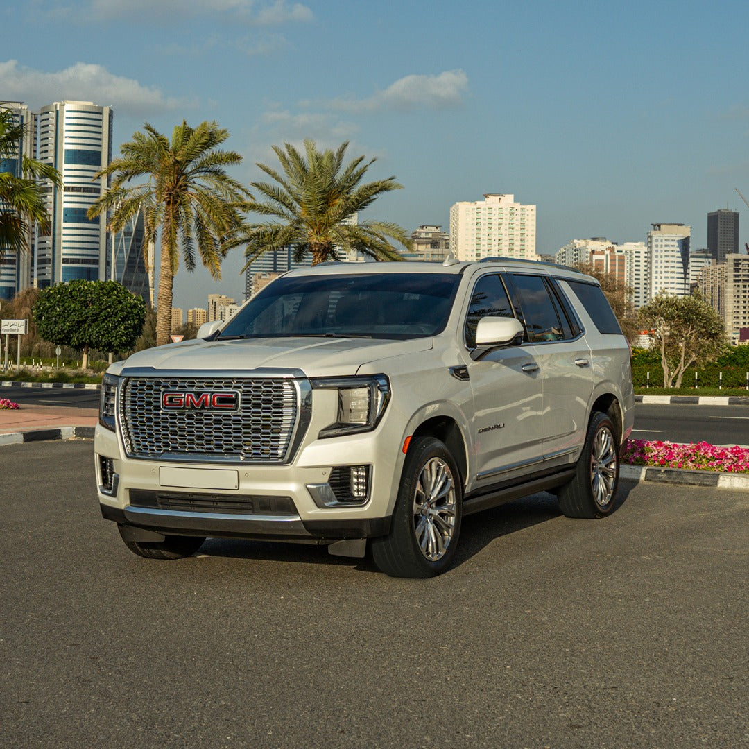 gmc-yukon-denali-na-dorogah-dubai-rental