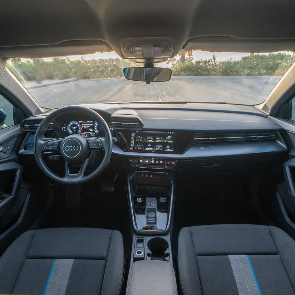 interer-audi-a3-panel-upravleniya-dubai-rental