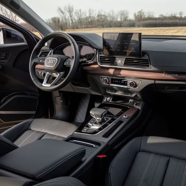 interer-audi-rs-q5-panel-priborov-dubai-rental