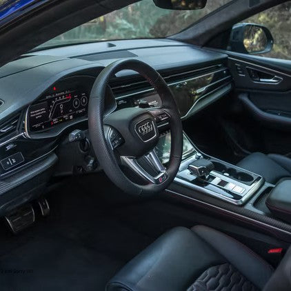 interer-audi-rs-q8-panel-priborov-dubai-rental