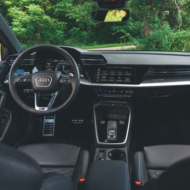 interer-audi-rs3-panel-priborov-dubai-rental