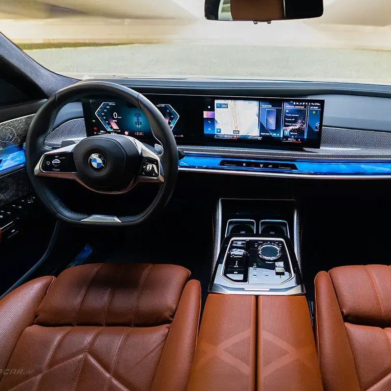 interer-bmw-740li-panel-priborov-dubai-rental
