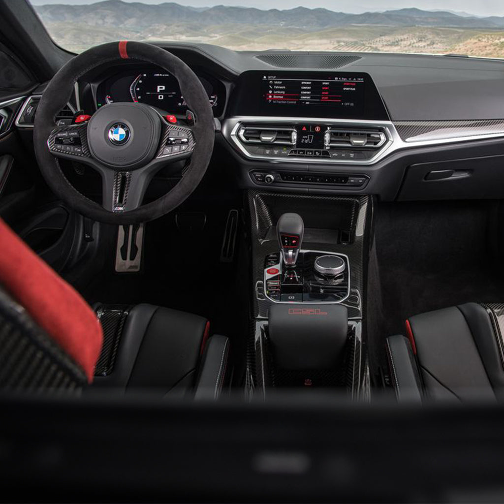 interer-bmw-m4-competition-panel-priborov-dubai-rental