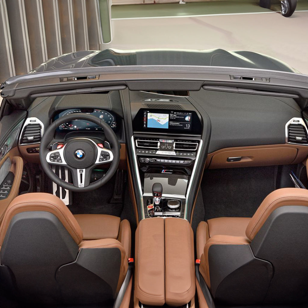 interer-bmw-m8-convertible-panel-priborov-dubai-rental