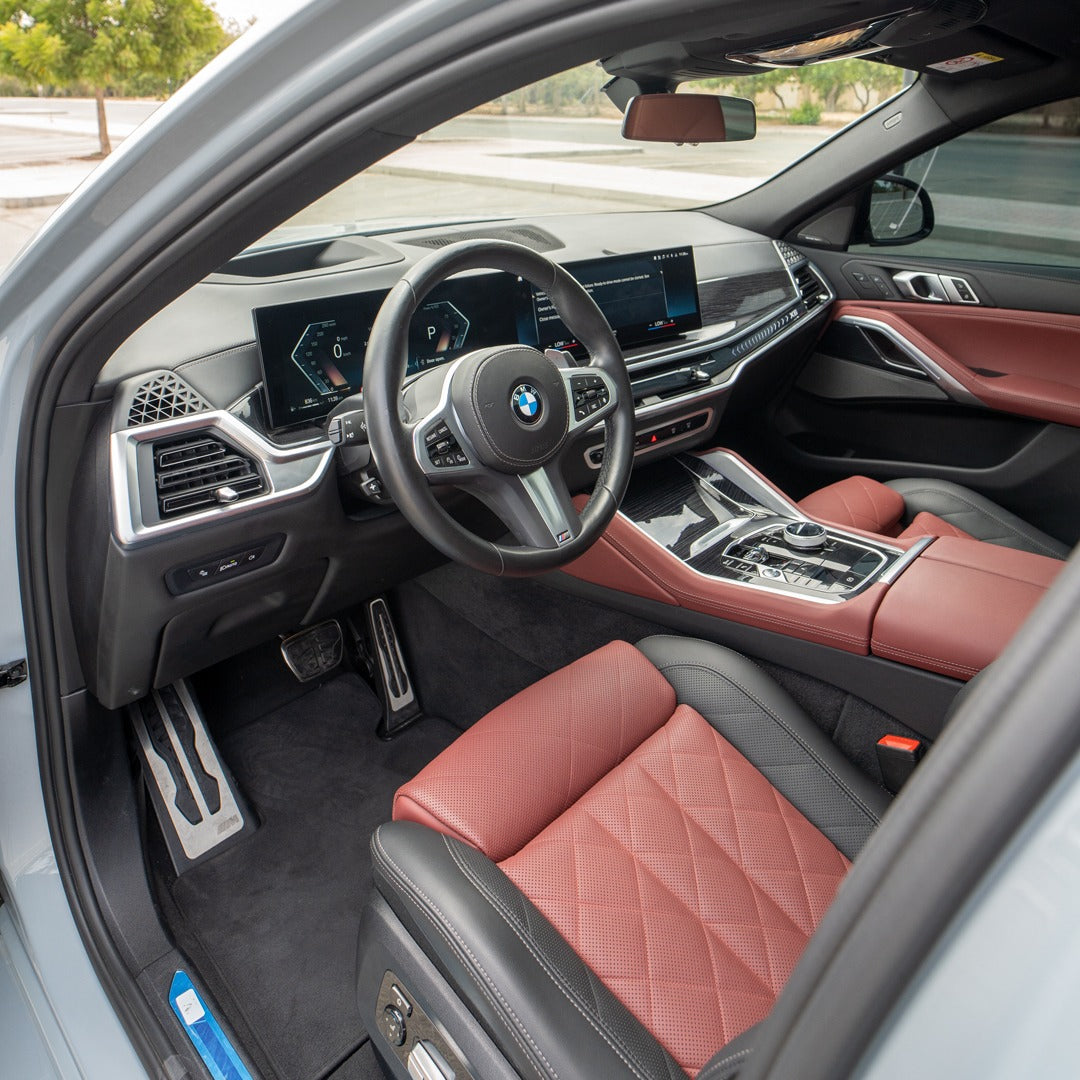 interer-bmw-x6-panel-priborov-dubai-rental