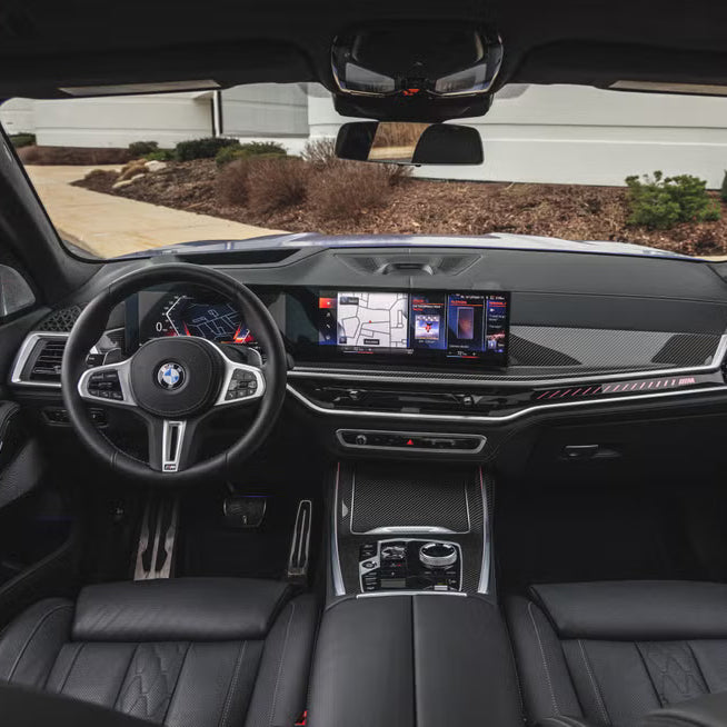 interer-bmw-x7m60i-panel-priborov-dubai-rental