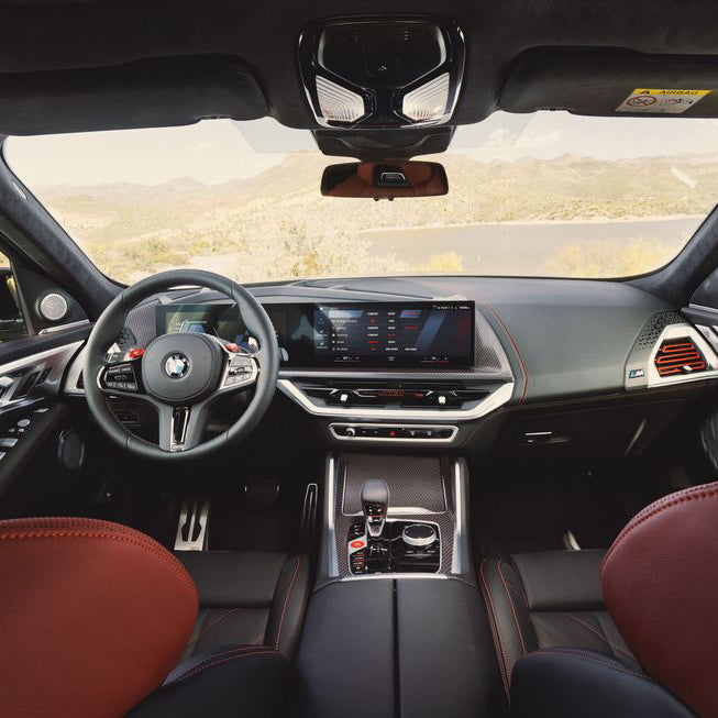 interer-bmw-xm-panel-priborov-dubai-rental