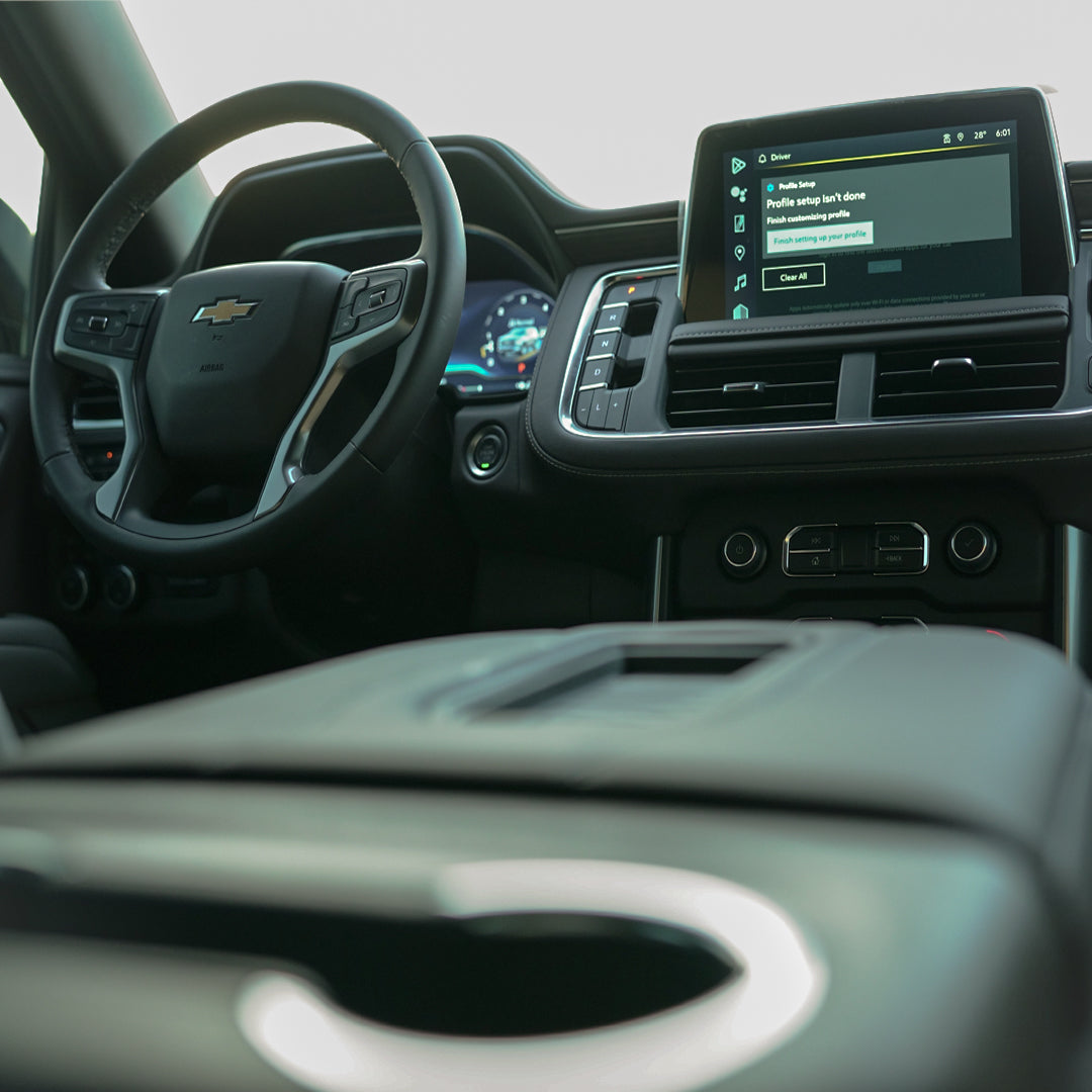 interer-chevrolet-tahoe-panel-priborov-dubai-rental