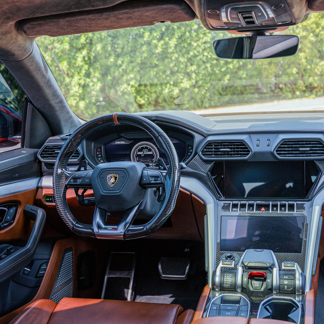interer-lamborghini-urus-salon-dubai-rental